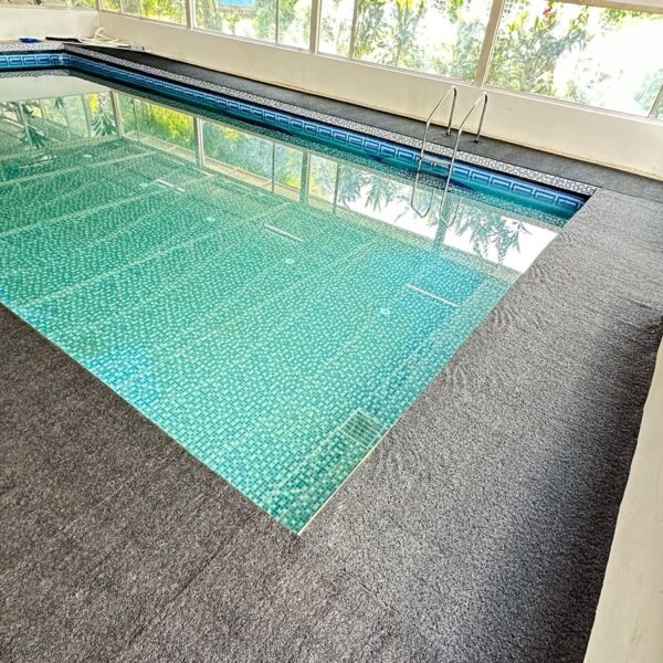 athena luxus swimming pool